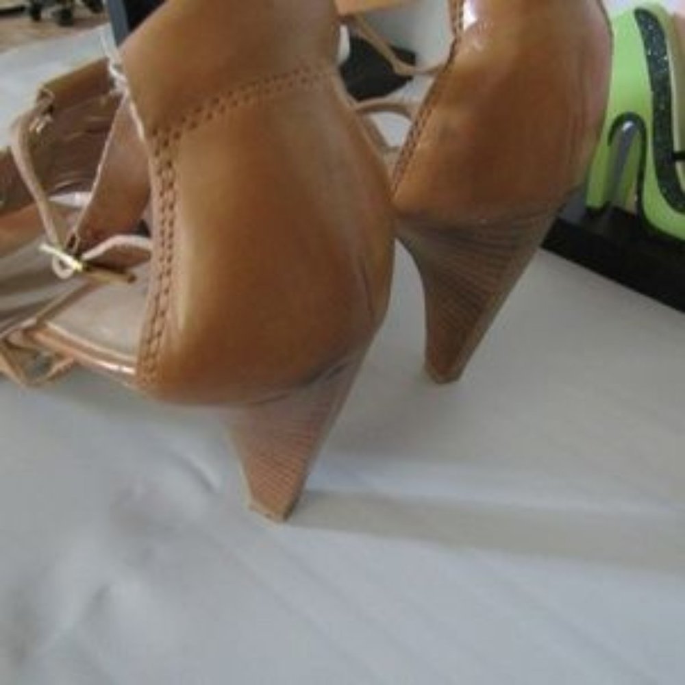 White Mountain Heel Strappy Sandals - Picture 3 of 6
